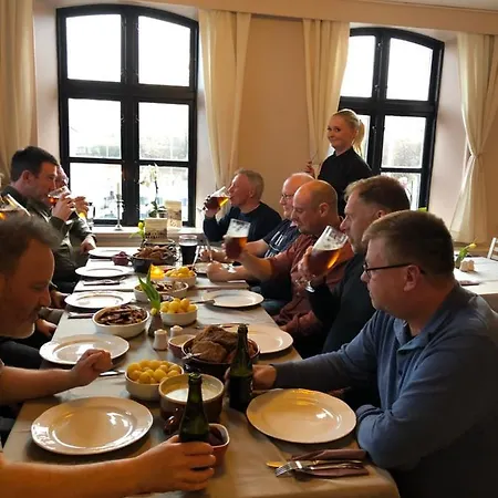 Dostrup Landevejskro & Мини-отель Скербек