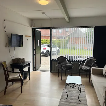 Dostrup Landevejskro & Мини-отель Скербек